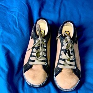 Cute keen lace-ups
